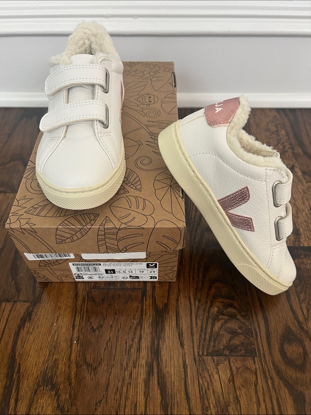 Veja Esplar winter fleece sneakers with pink accent